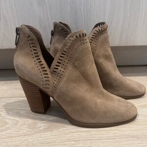 Vince Camuto Laser Cut Out Detail Bootie Womens 8.5